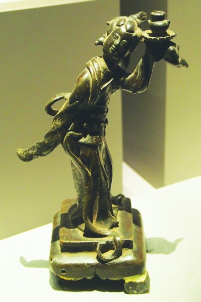 图9供养菩萨铜像（大同市博物馆藏）.jpg