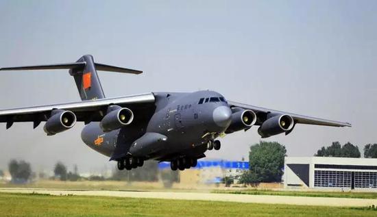 首架转场交付中国空军的运-20运输机腾空而起