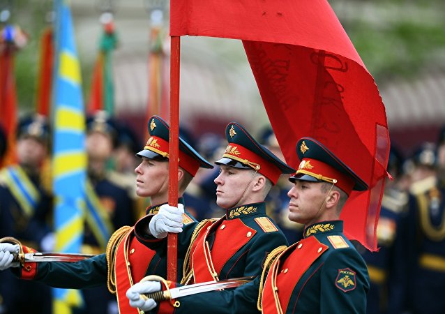 Военнослужащие парадных расчетов на генеральной репетиции военного парада на Красной площади