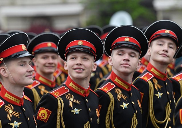 Парадный расчет Суворовского училища на генеральной репетиции военного парада на Красной площади
