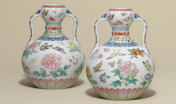 Qianlong-era-vases-803271.jpg