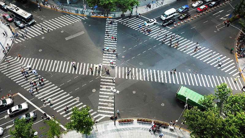 人口的十字路口_十字路口图片(2)