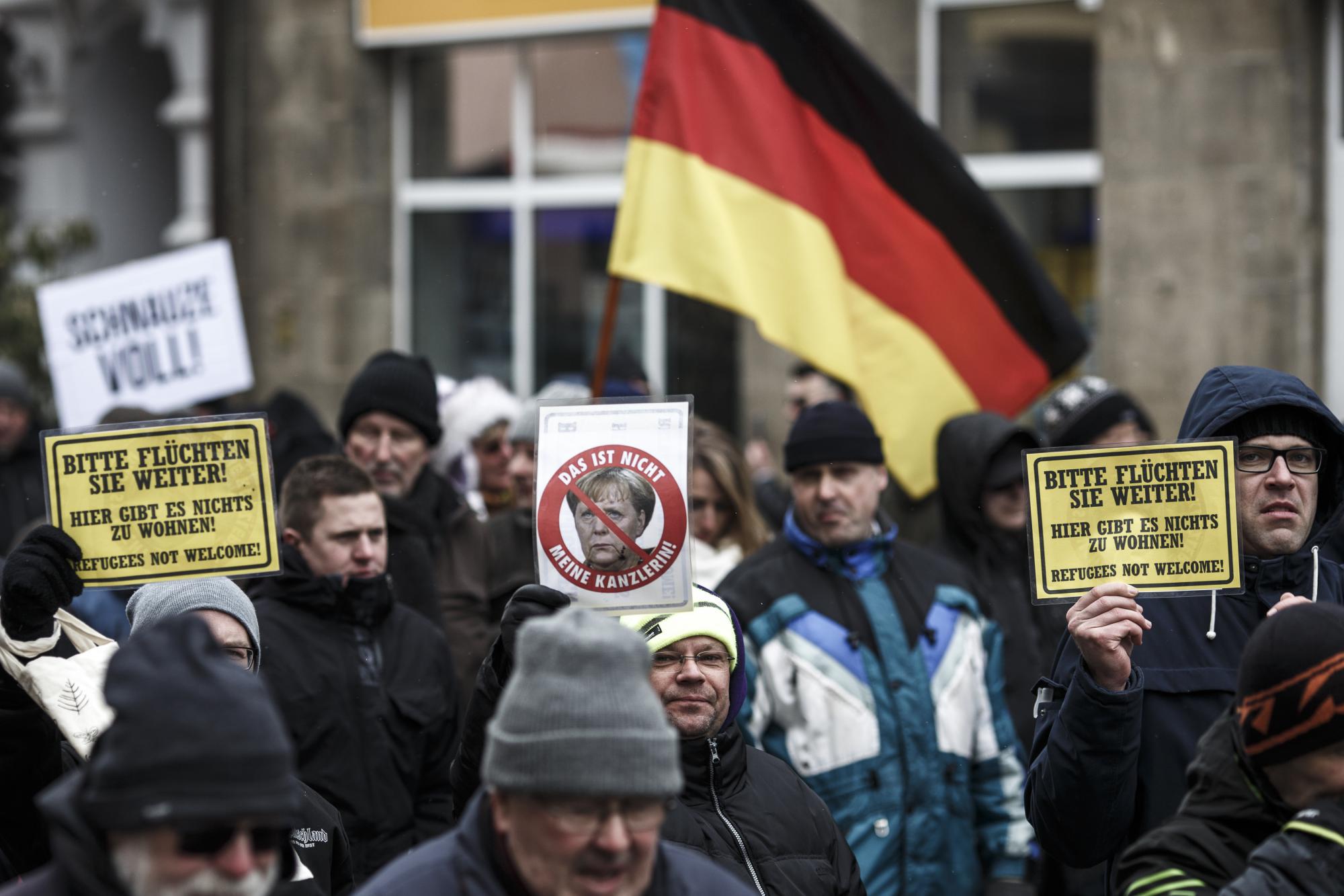 德国抗议者违规举行反封锁游行 约600人被捕