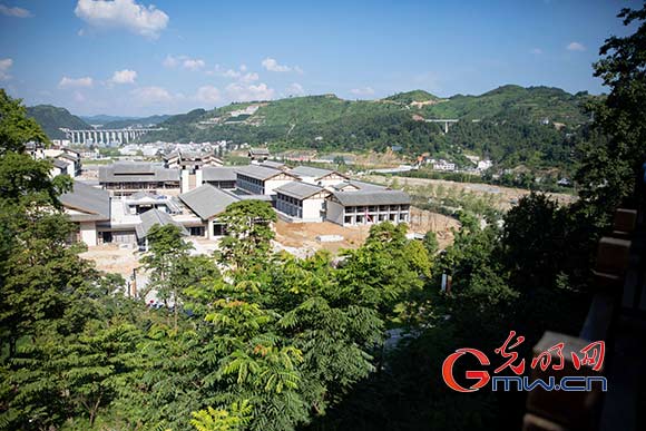 【脱贫攻坚在行动】别具一格石阡县：荒地山坳沁出温泉生态园