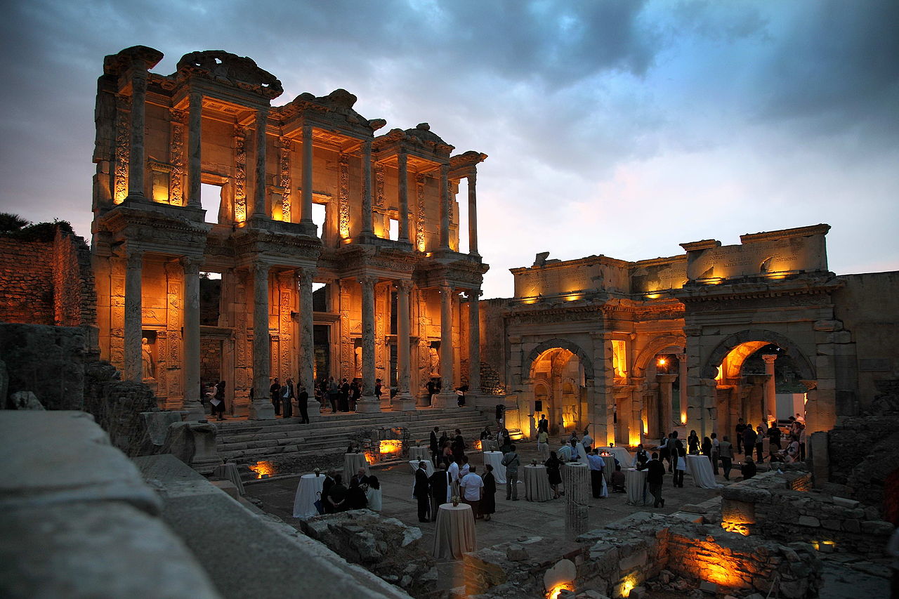 Celsus_Library,_Ephesus.jpg