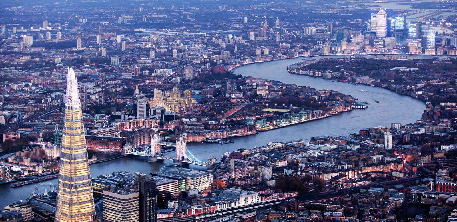伦敦码头已经成为伦敦金融中心的象征.jpg