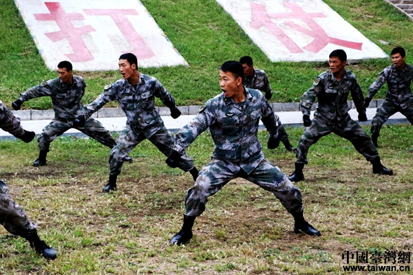 连队官兵进行日常训练。（中国台湾网 尹赛楠 摄）