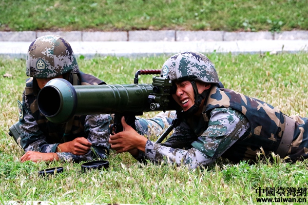  连队官兵进行日常训练。（中国台湾网 尹赛楠 摄）