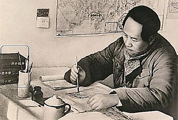 毛泽东在延安窑洞书桌摆放三册1938年版《鲁迅全集》（签）_副本.jpg