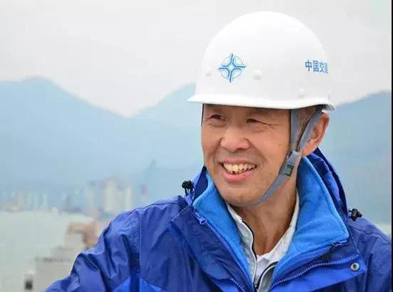  林鸣在沉管安装现场。本人供图