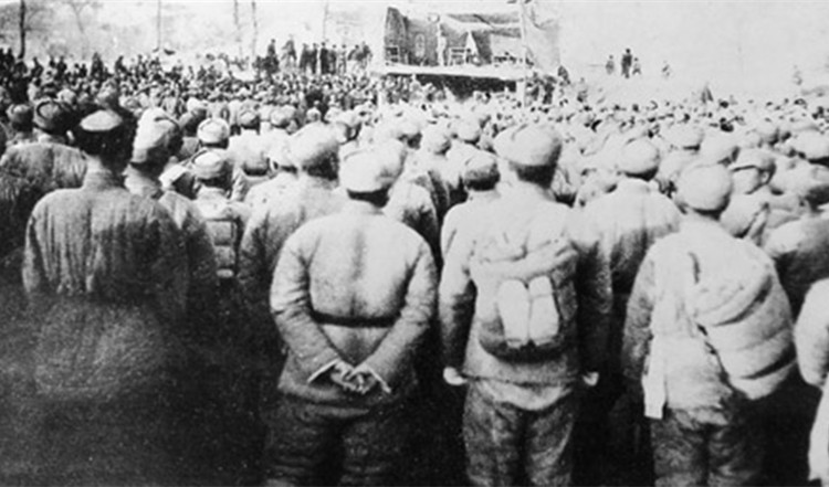1940年1月，决死二纵队、四纵队和暂编第一师在临县召开粉碎十二月事变祝捷大会.jpg