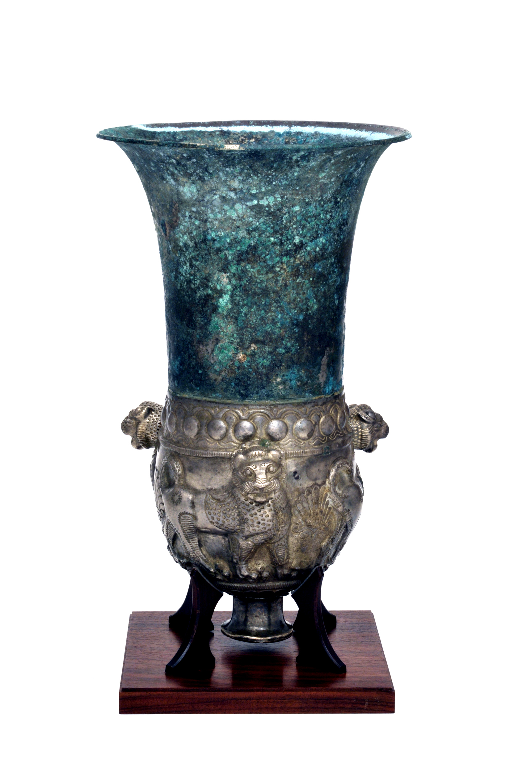狮子装饰玻璃银杯，伊朗，前7—前6世纪.jpg