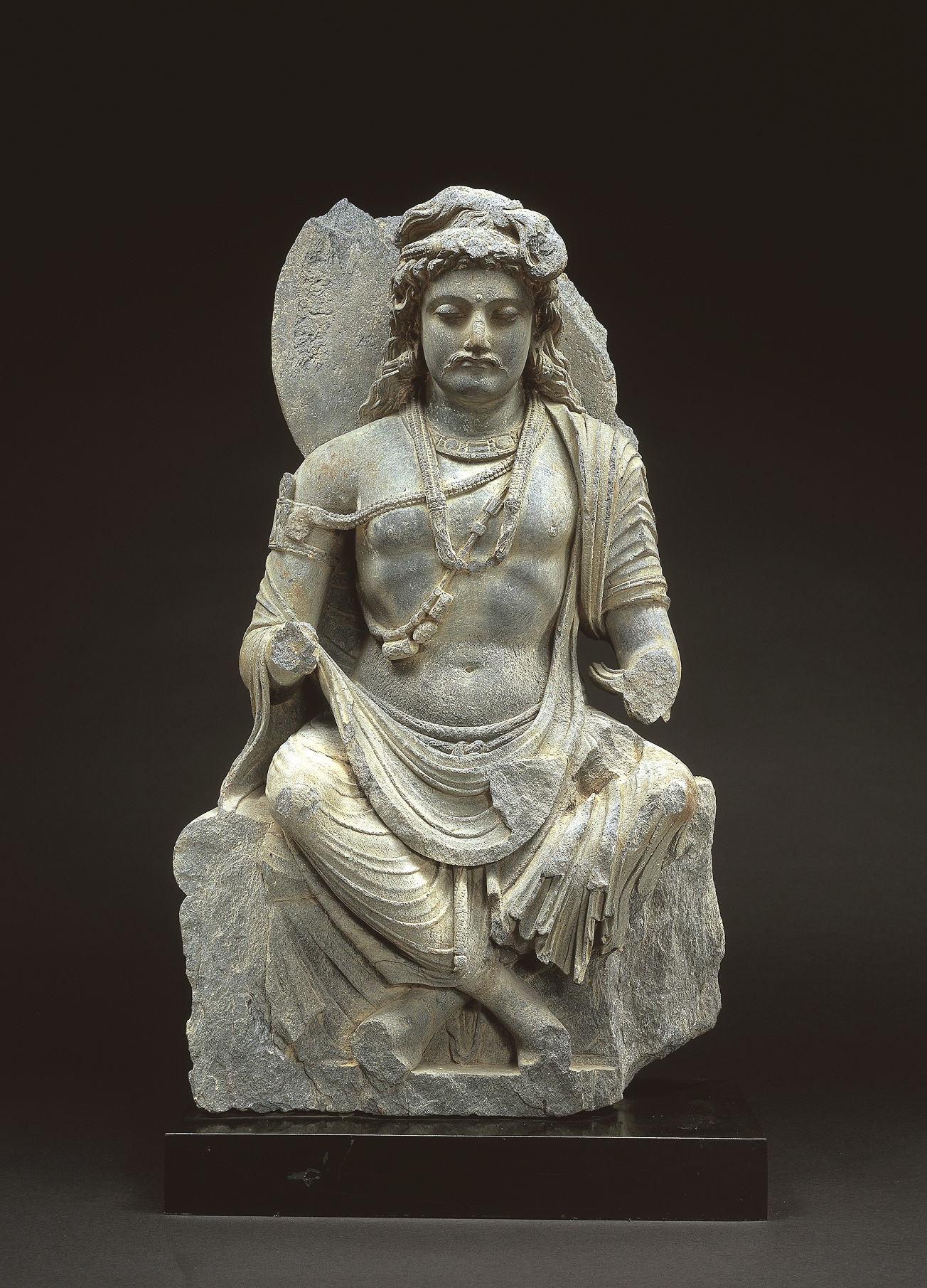 弥勒菩萨坐像，犍陀罗，公元2-3世纪.jpg