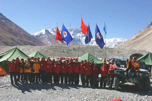 2005年珠峰复测开营。.JPG