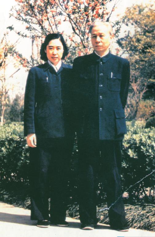 1958年3月刘少奇与王光美在成都.jpg