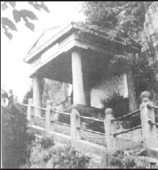 华清池后山蒋介石被抓的地方，后来盖了一座凉亭，被称为“兵谏亭”.jpg