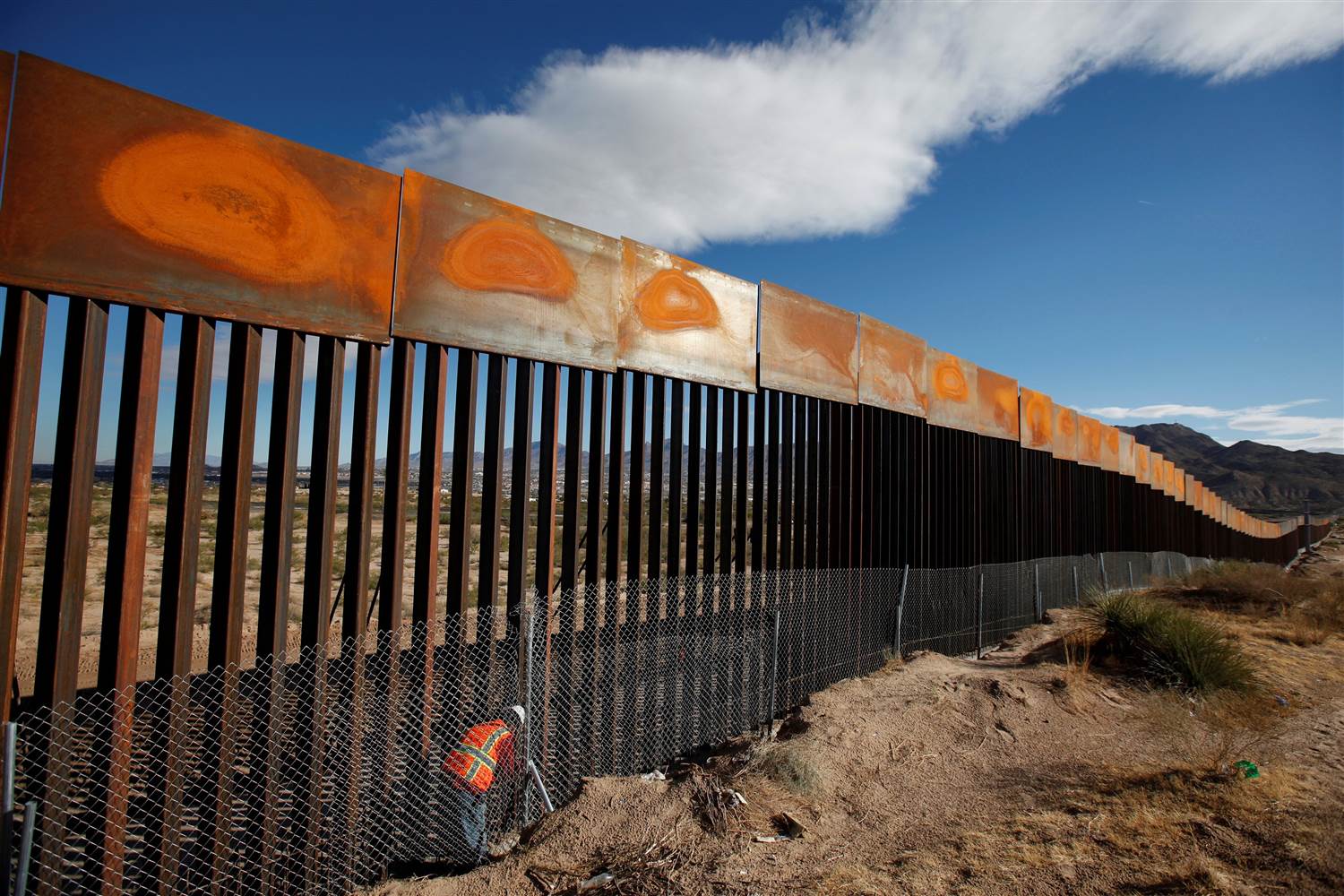 border-wall-mexico-us-_490b7f5b3a8042b05d64466931cbda9a.nbcnews-ux-2880-1000.jpg