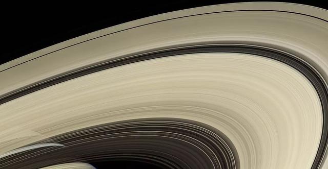 NASA公布惊人发现，土星环正在消失！