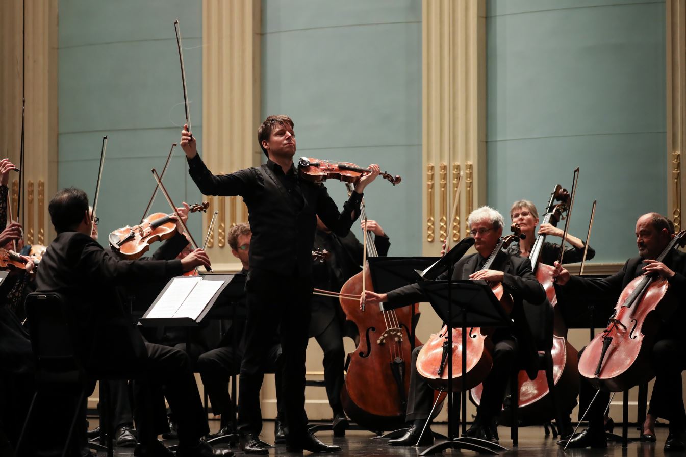 5月27日小提琴家约夏·贝尔与圣马丁室内乐团艺术总监.JPG