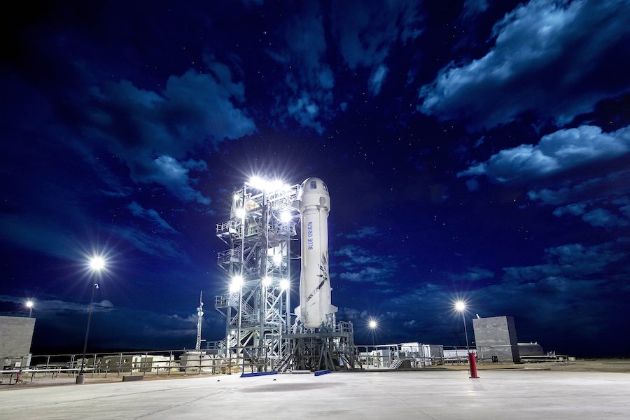 BlueOrigin_M8_New_Shepard_On_The_Launch_Pad.jpg