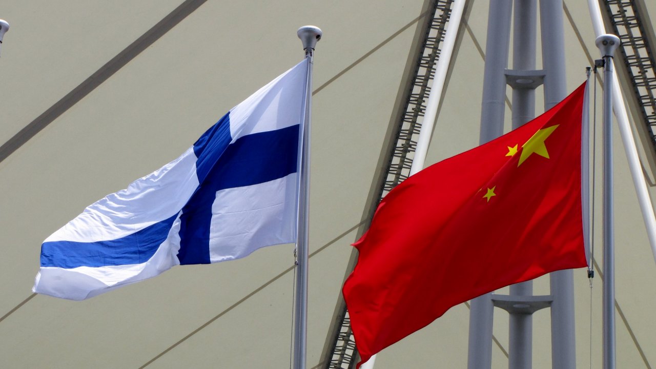 finnish-chinese-flags-shanghai-expo1.jpg