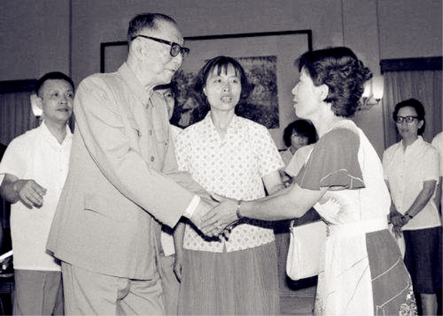 1980年，聂荣臻在北京人民大会堂亲切会见美穗子.jpg