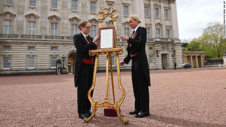 A notice is placed on an easel in the forecourt of Buckingham Palace in London to formally announce the birth of a baby boy to the Duke and Duchess of Cambridge in 2018.