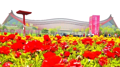 在北京世园会园区品读文化魅力：览千里江山 看世界文化
