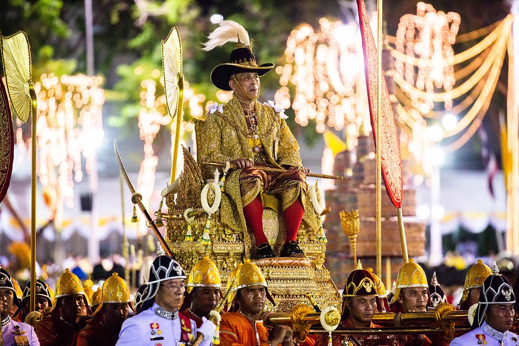 号称"斥资10亿泰铢"的泰国新国王加冕典礼到底什么样? -信息快讯网