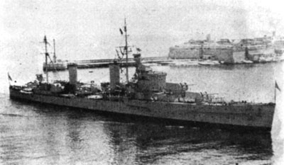 重庆号，是国民党海军最大的军舰。在中共地下党策划和组织下，这艘军舰上的官兵于1949年2月25日在吴淞口起义，投向人民怀抱。.jpg