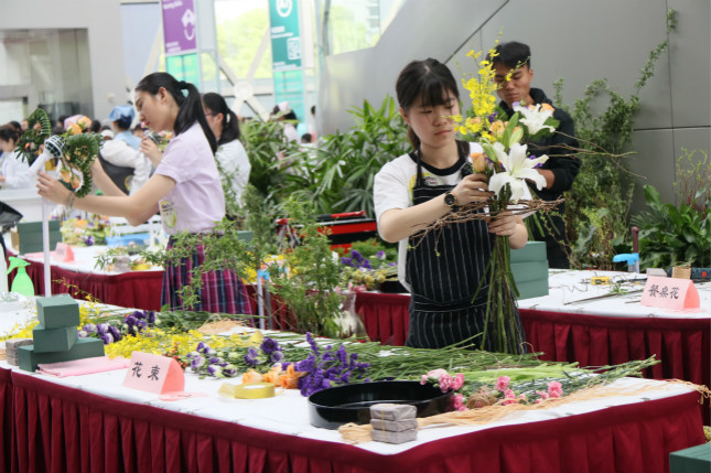 上海市“星光计划”第七届职业院校技能大赛项目：花艺。摄影：张锁庆_meitu_1.jpg