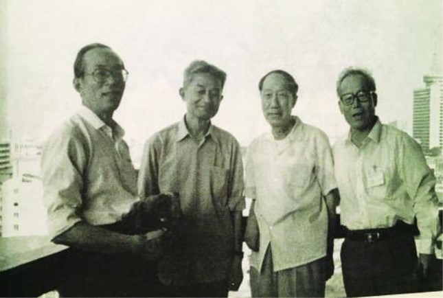 左起：张少康、徐中玉、陈谦豫、王汝梅.jpg