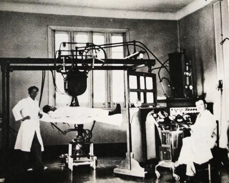 1920年代医用X机上海瑞金.jpg