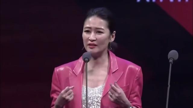 海清拉姚晨哽咽诉说中年女演员片约太少，对比任性小花旦很尴尬