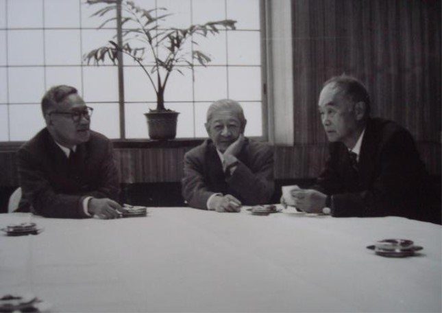 巴金（左）1963年出访日本.jpg