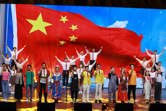 上海戏剧学院附属戏曲学校《明亮的心》 谈乐达摄_meitu_1.jpg