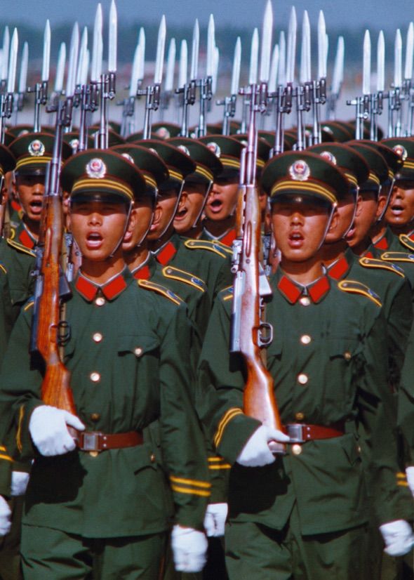 1984年国庆35周年阅兵为此,文汇客户端从新华社资深军事摄影记者王建