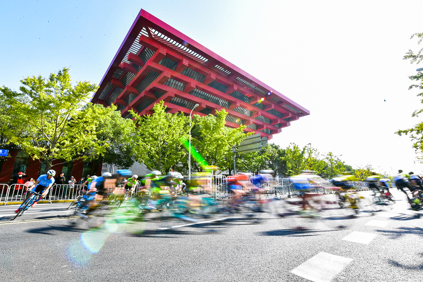 在上海最著名地标建筑之一中华艺术展开绕圈竞速赛2.JPG