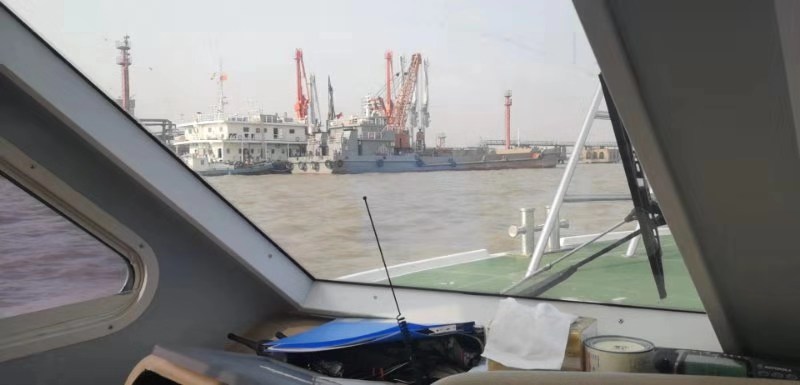 图一为上海海警巡逻艇发现可疑疏浚工程.jpg