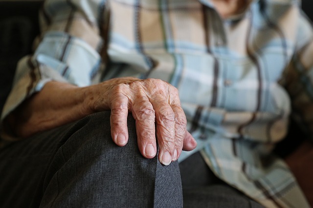 hands-1408480_640.jpg