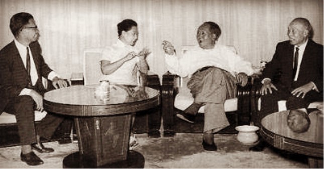 1965年7月，毛泽东会见李宗仁（右一）和夫人.jpg