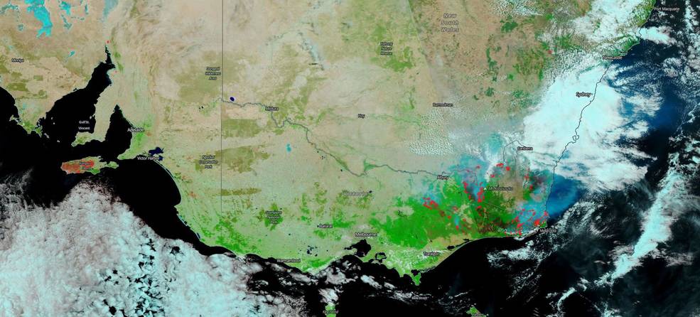 Suomi NPP image of fires and smoke in eastern Australia using reflective bands of VIIRS instrument.