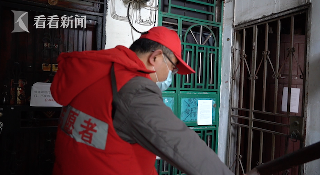 单勇在跑楼，后半程他一直喘着粗气。