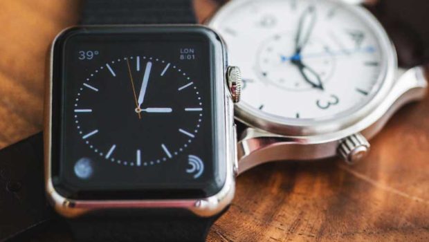 smartwatch-vs-mechanical-watch-620x350.jpg