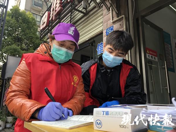 △余同学和“搭档 ”&nbsp;刘阿姨