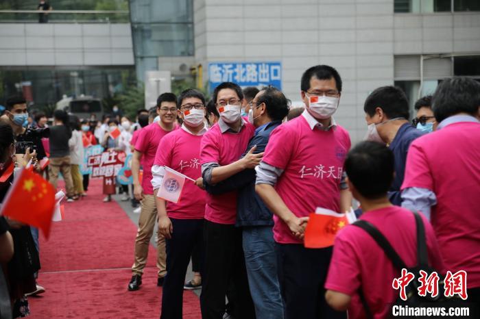 仁济医院重症医学团队终于回家了。 叶佳琪 摄