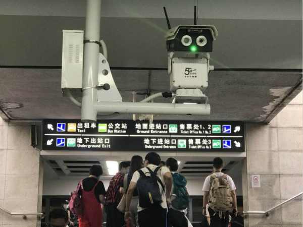 图说：“猫头鹰”在汉口火车站“上岗” 采访对象供图.jpg