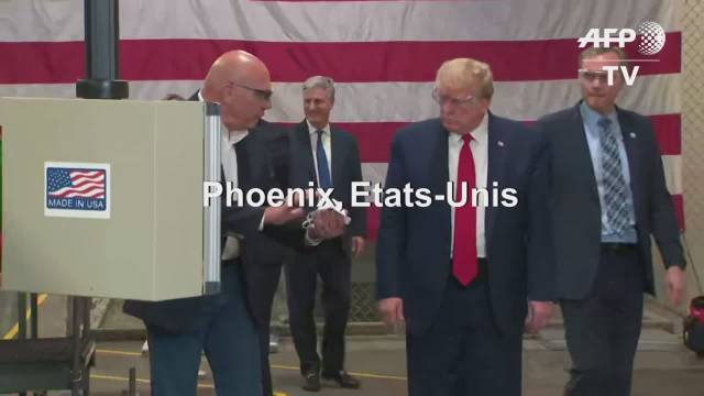特朗普参观了位于亚利桑那州凤凰城的一家呼吸机口罩工厂……