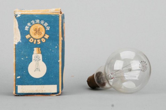 　　奇异安迪生电器公司生产的灯泡及原包装.jpg