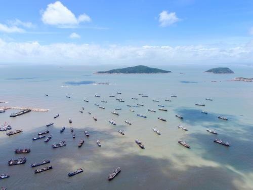 8月1日，在福建省霞浦县三沙镇海域，渔船整装待发准备开渔出海（无人机照片）。3.jpg